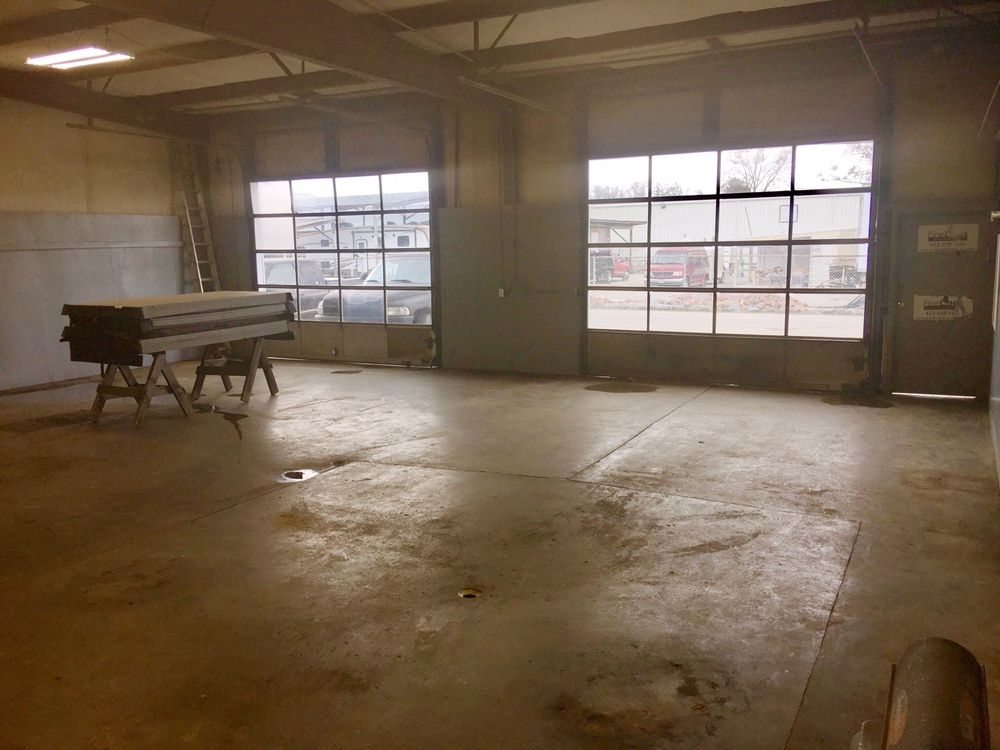 Hixson Pike Flex Space: 7611 Hixson Pike, Hixson, TN 37343